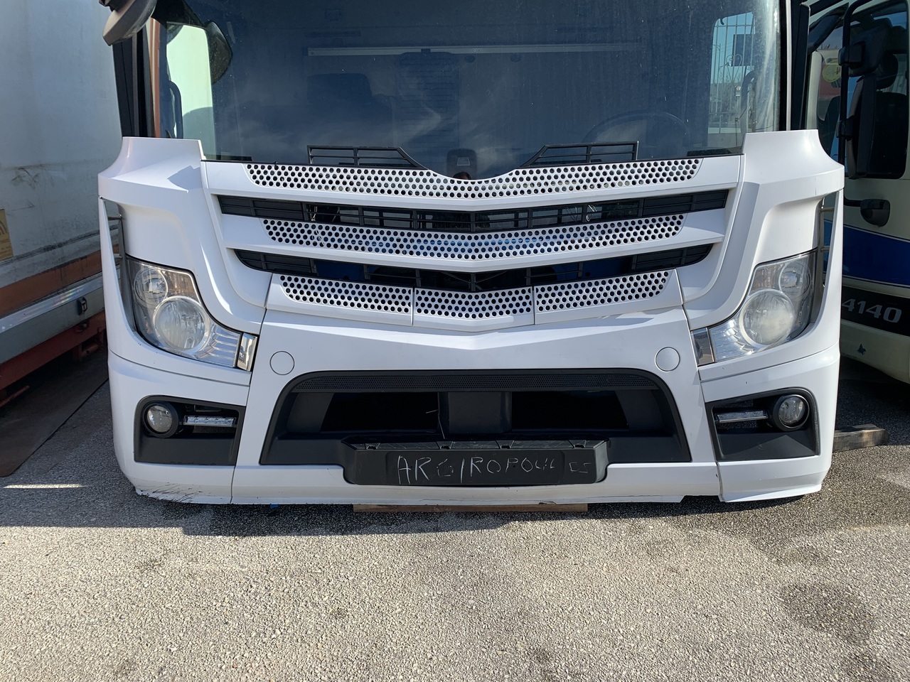FRONT BUMPER ACTROS MP4 BIG SPACE - Бампер для Грузовиков: фото 1 FRONT BUMPER ACTROS MP4 BIG SPACE - Бампер для Грузовиков: фото 1