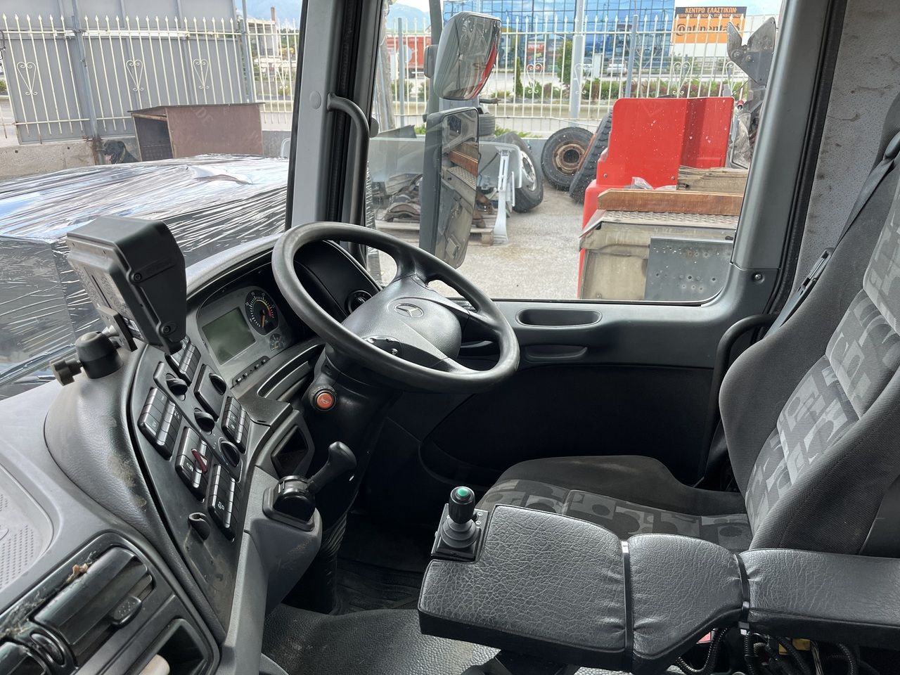 Кабина и интерьер для Грузовиков SHORT CAB ACTROS MP2 RHD: фото 12 Кабина и интерьер для Грузовиков SHORT CAB ACTROS MP2 RHD: фото 12