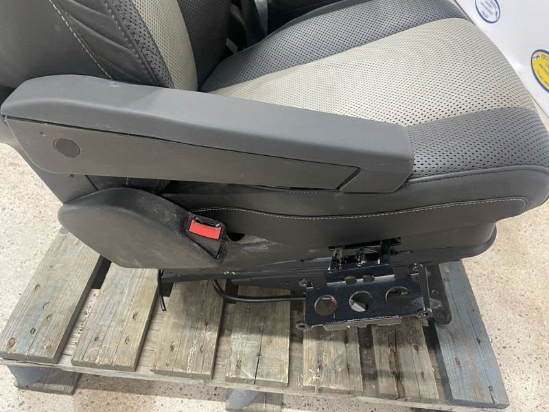 Volvo FM4 - Сиденье: фото 5 Volvo FM4 - Сиденье: фото 5