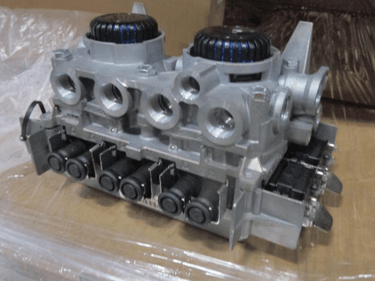 WABCO EBS MODULATOR SCHMITZ,KRONE NIEUW + deposit 4801020140 - Тормозной клапан для Грузовиков: фото 3 WABCO EBS MODULATOR SCHMITZ,KRONE NIEUW + deposit 4801020140 - Тормозной клапан для Грузовиков: фото 3