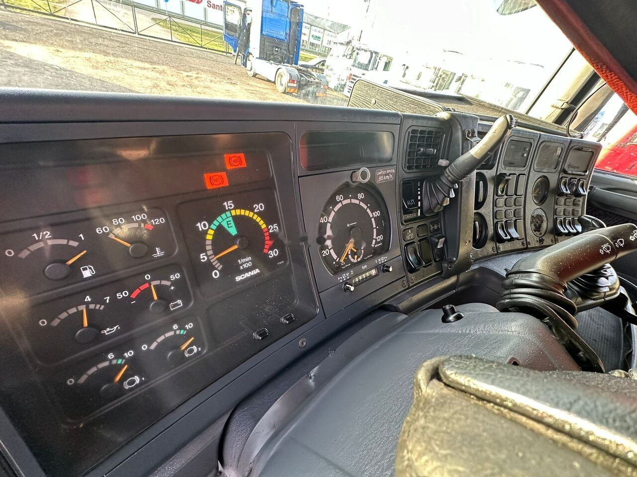 Тягач Scania R124: фото 10