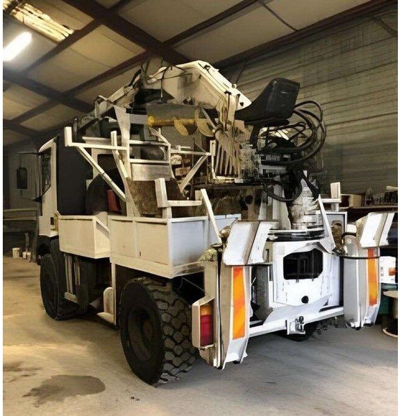 Iveco - Drilling crane truck 4x4 - Буровая машина: фото 2 Iveco - Drilling crane truck 4x4 - Буровая машина: фото 2