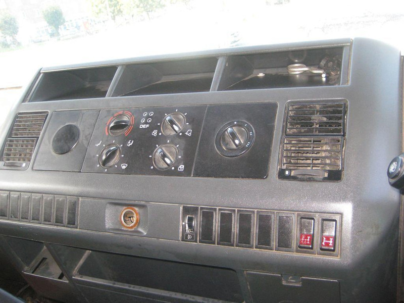 Подметально-уборочная машина MAN 15.163 Utcaseprő: фото 11