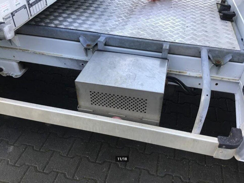 Mercedes-Benz 413 CDI BE Mini Trekker + Workshop Trailer - Малотоннажный седельный тягач: фото 5 Mercedes-Benz 413 CDI BE Mini Trekker + Workshop Trailer - Малотоннажный седельный тягач: фото 5