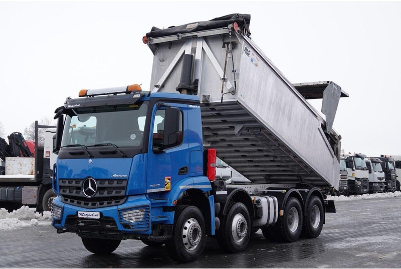Mercedes-Benz AROCS 3243 / 8x4 / WYWROTKA 20m3 / TYLNOZSYP / EURO 6 / OPONY 10 - Самосвал: фото 1 Mercedes-Benz AROCS 3243 / 8x4 / WYWROTKA 20m3 / TYLNOZSYP / EURO 6 / OPONY 10 - Самосвал: фото 1