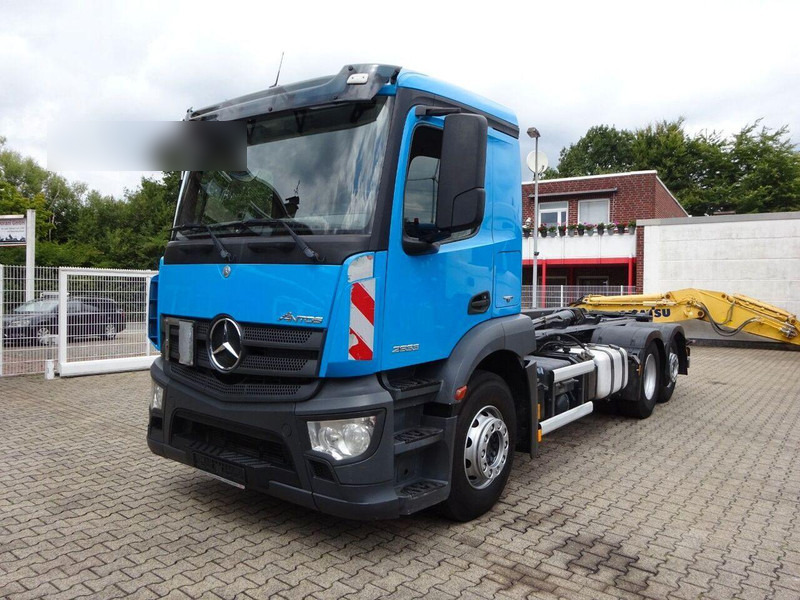 Mercedes-Benz Antos 2533 - Hook lift truck 6x2 - Крюковой мультилифт: фото 1 Mercedes-Benz Antos 2533 - Hook lift truck 6x2 - Крюковой мультилифт: фото 1