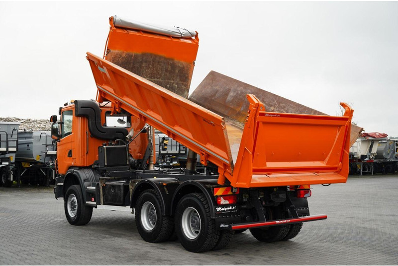 Scania G 440 / 6x6 / WYWROTKA TRZY-STRONNA / 2X HYDROBURTA / BOARDMATIC - Самосвал: фото 4 Scania G 440 / 6x6 / WYWROTKA TRZY-STRONNA / 2X HYDROBURTA / BOARDMATIC - Самосвал: фото 4