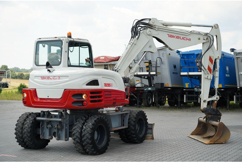 Takeuchi TB 295 W / KOPARKA KOŁOWA / 2016 ROK / PO KONTRAKCIE SERWISOWYM - Колёсный экскаватор: фото 4 Takeuchi TB 295 W / KOPARKA KOŁOWA / 2016 ROK / PO KONTRAKCIE SERWISOWYM - Колёсный экскаватор: фото 4