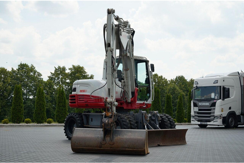 Takeuchi TB 295 W / KOPARKA KOŁOWA / 2016 ROK / PO KONTRAKCIE SERWISOWYM - Колёсный экскаватор: фото 5 Takeuchi TB 295 W / KOPARKA KOŁOWA / 2016 ROK / PO KONTRAKCIE SERWISOWYM - Колёсный экскаватор: фото 5