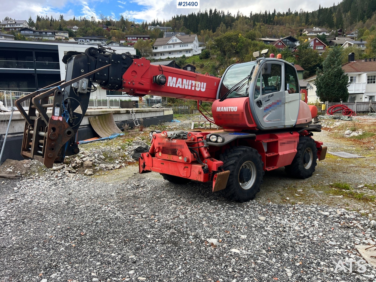 Manitou MRT2540 m/ radiostyring, mannskapskorg, 2 sett pallegafler, jibb med vinsj (1.5 tonn) - Телескопический погрузчик: фото 1 Manitou MRT2540 m/ radiostyring, mannskapskorg, 2 sett pallegafler, jibb med vinsj (1.5 tonn) - Телескопический погрузчик: фото 1