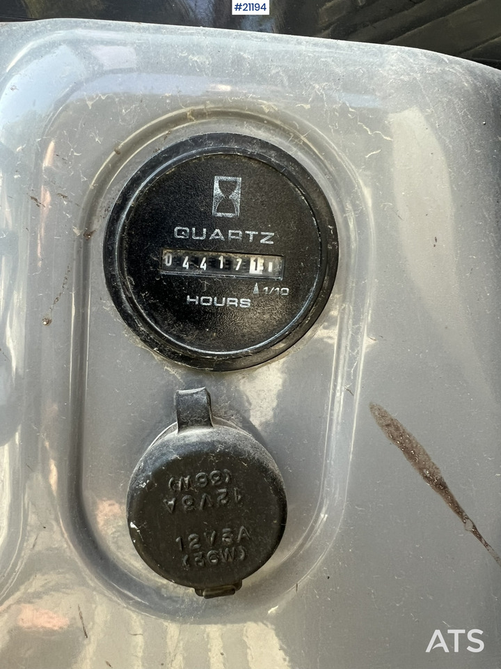 Гусеничный экскаватор New Holland E55B: фото 16