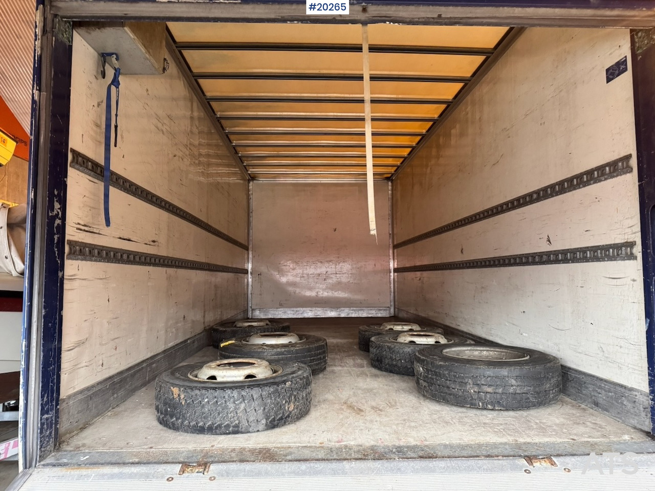 Renault midlum 220.08 - Грузовик с закрытым кузовом: фото 4 Renault midlum 220.08 - Грузовик с закрытым кузовом: фото 4