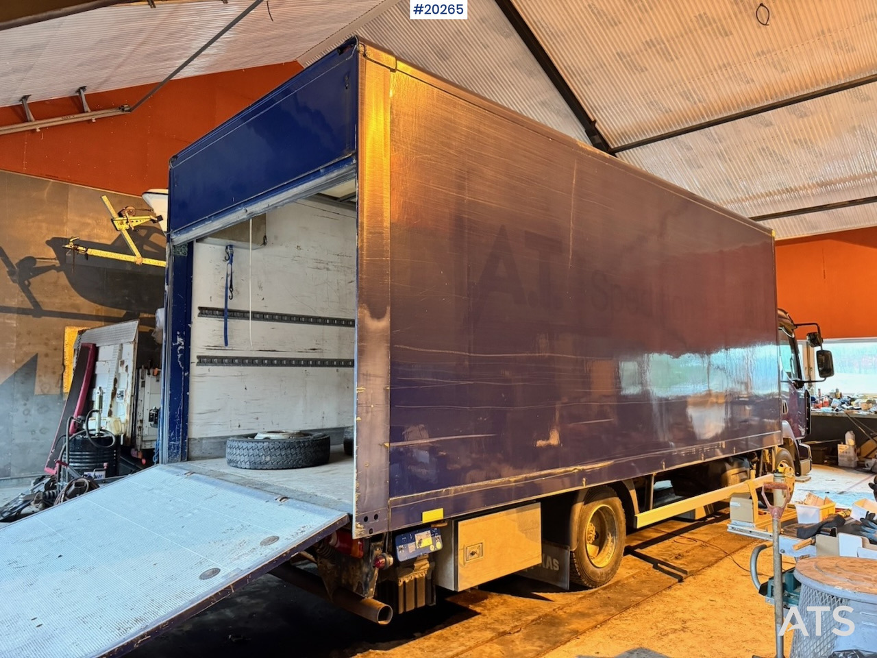 Renault midlum 220.08 - Грузовик с закрытым кузовом: фото 3 Renault midlum 220.08 - Грузовик с закрытым кузовом: фото 3