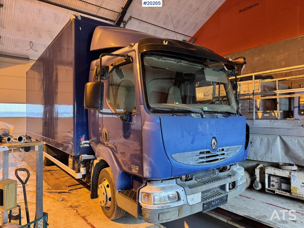 Renault midlum 220.08 - Грузовик с закрытым кузовом: фото 1 Renault midlum 220.08 - Грузовик с закрытым кузовом: фото 1