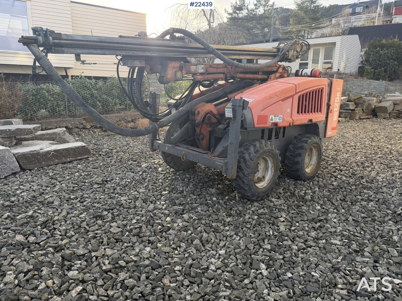 Sandvik Commando DC125R - Буровая машина: фото 1 Sandvik Commando DC125R - Буровая машина: фото 1