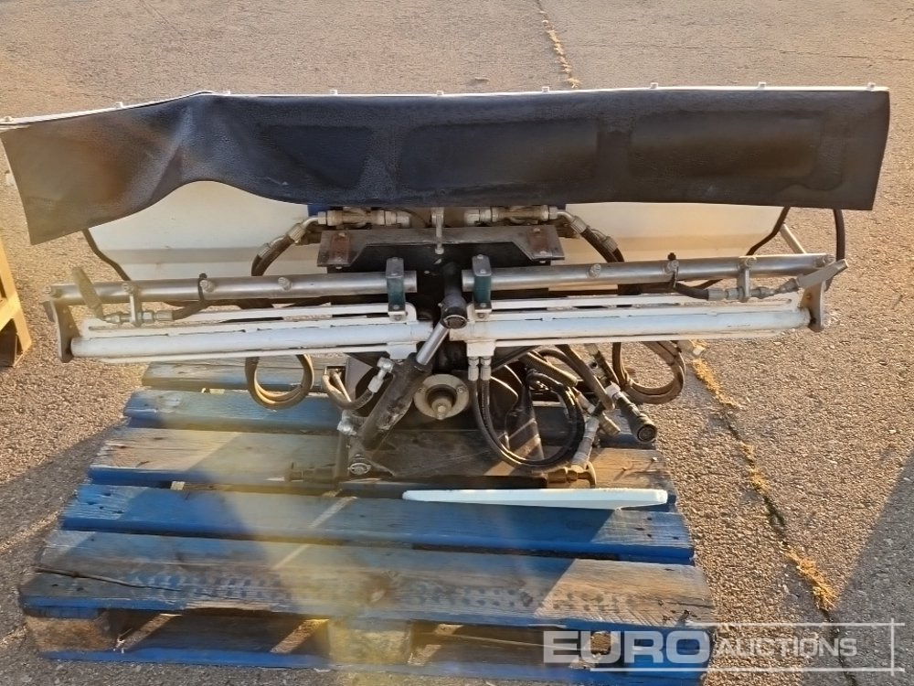 Ausa Sweeper Attachment for Ausa Dumper - Строительное оборудование: фото 5 Ausa Sweeper Attachment for Ausa Dumper - Строительное оборудование: фото 5