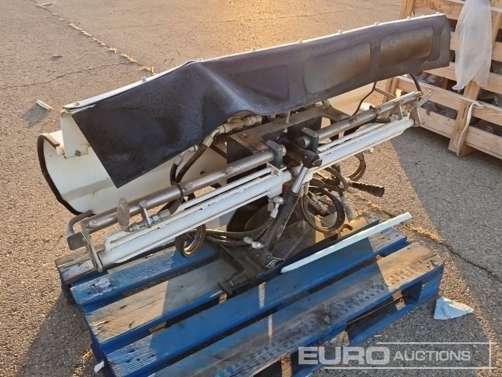 Ausa Sweeper Attachment for Ausa Dumper - Строительное оборудование: фото 4 Ausa Sweeper Attachment for Ausa Dumper - Строительное оборудование: фото 4