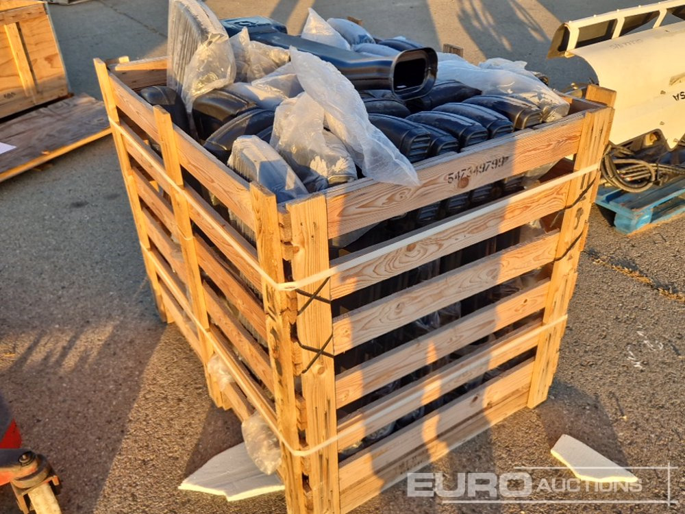 Pallet of Assorted Air Intake Components for Ausa - Строительное оборудование: фото 2 Pallet of Assorted Air Intake Components for Ausa - Строительное оборудование: фото 2