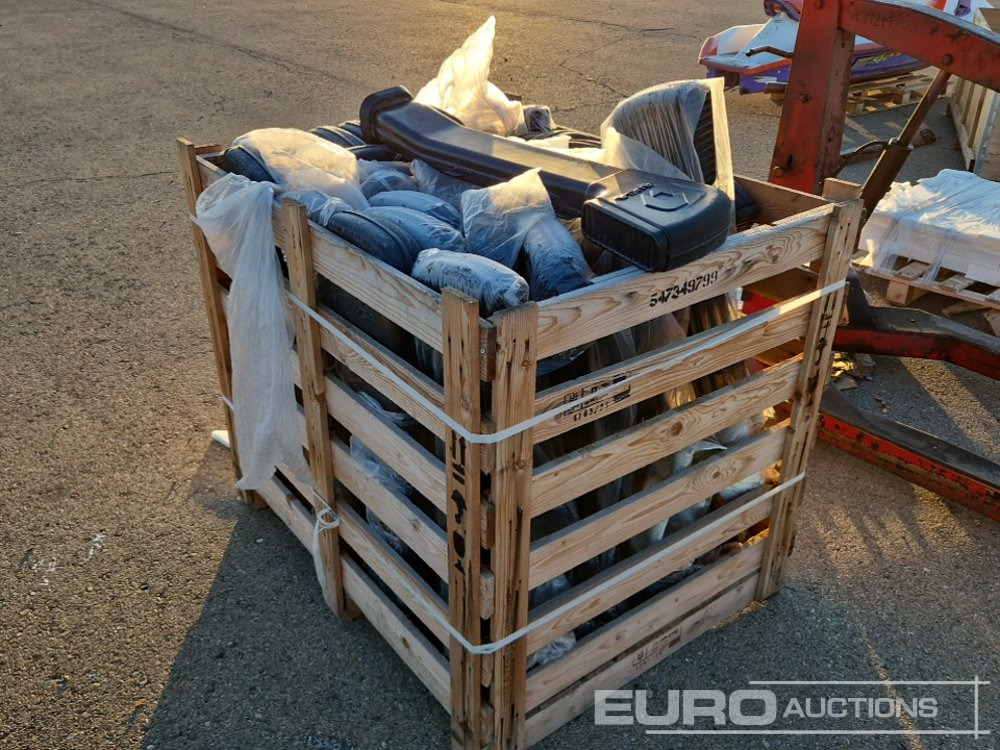 Pallet of Assorted Air Intake Components for Ausa - Строительное оборудование: фото 4 Pallet of Assorted Air Intake Components for Ausa - Строительное оборудование: фото 4
