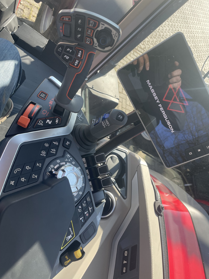 Massey Ferguson 8S.265 Dyna-VT EXCLUSIVE - Трактор: фото 3 Massey Ferguson 8S.265 Dyna-VT EXCLUSIVE - Трактор: фото 3