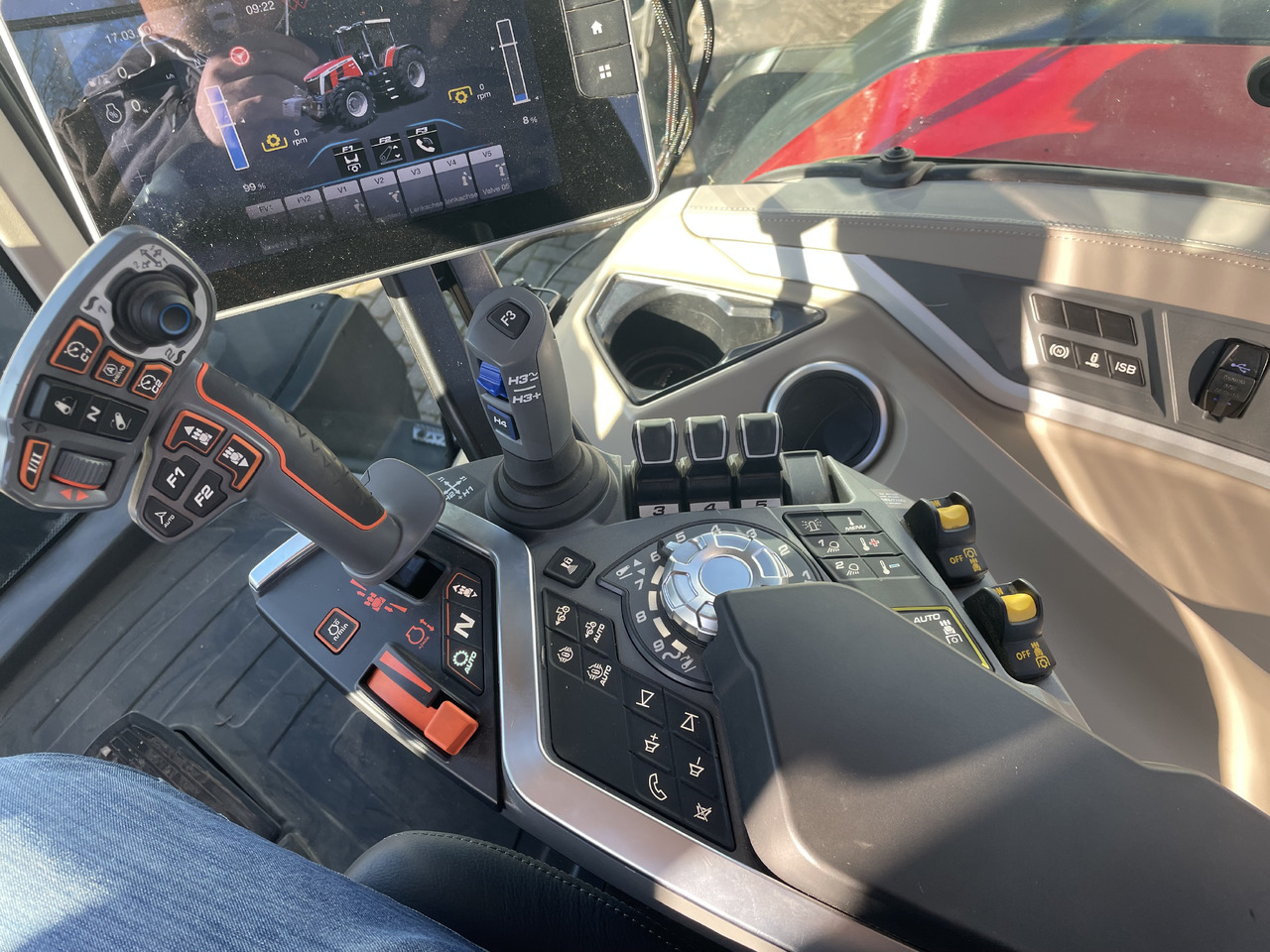 Massey Ferguson 8S.265 Dyna-VT EXCLUSIVE - Трактор: фото 4 Massey Ferguson 8S.265 Dyna-VT EXCLUSIVE - Трактор: фото 4