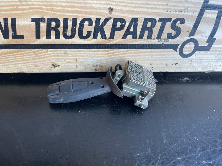 MERCEDES Indicator Lights A0095453324 - Кабина и интерьер для Грузовиков: фото 2 MERCEDES Indicator Lights A0095453324 - Кабина и интерьер для Грузовиков: фото 2