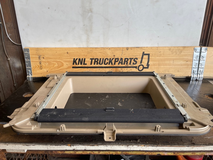 MERCEDES ROOF HATCH BLIND A9607801409 - Кабина и интерьер для Грузовиков: фото 1 MERCEDES ROOF HATCH BLIND A9607801409 - Кабина и интерьер для Грузовиков: фото 1