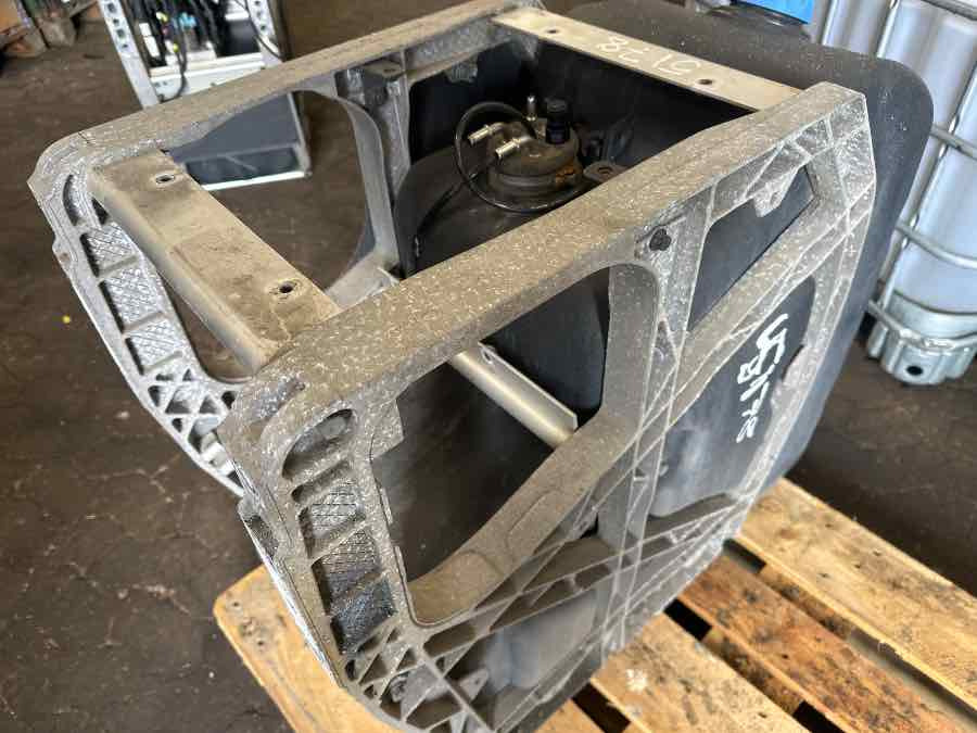 VOLVO ADBLUE TANK 21645367 - Топливная система для Грузовиков: фото 1 VOLVO ADBLUE TANK 21645367 - Топливная система для Грузовиков: фото 1