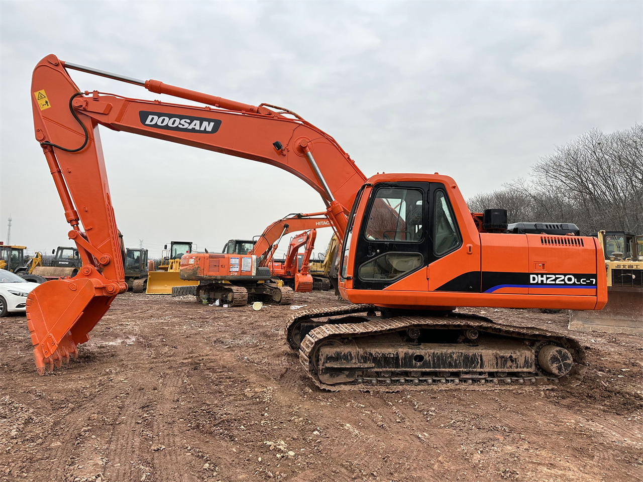 DOOSAN DH220 excavator - Гусеничный экскаватор: фото 1 DOOSAN DH220 excavator - Гусеничный экскаватор: фото 1