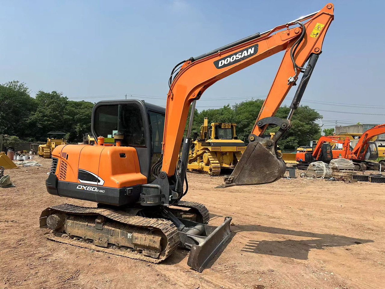 DOOSAN DX60 - Гусеничный экскаватор: фото 1 DOOSAN DX60 - Гусеничный экскаватор: фото 1