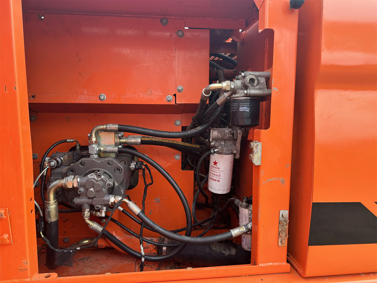 Doosan DX120 - Гусеничный экскаватор: фото 5 Doosan DX120 - Гусеничный экскаватор: фото 5