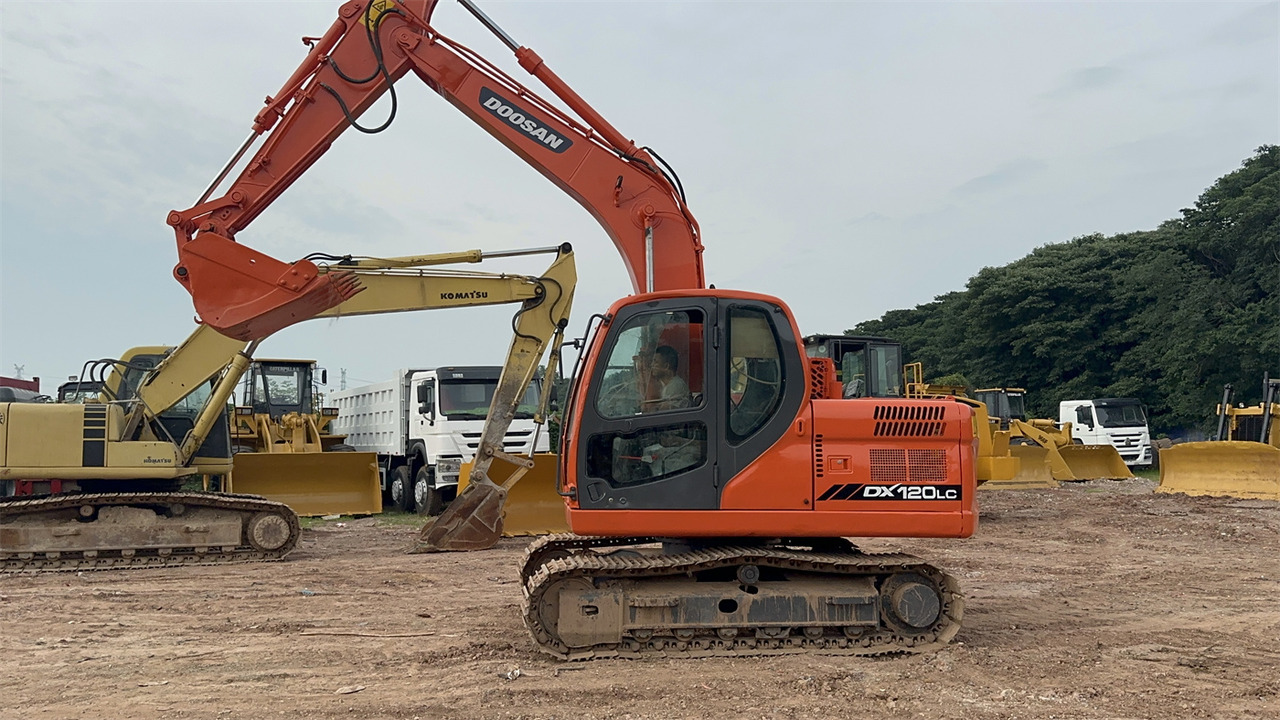 Doosan DX120 - Гусеничный экскаватор: фото 2 Doosan DX120 - Гусеничный экскаватор: фото 2