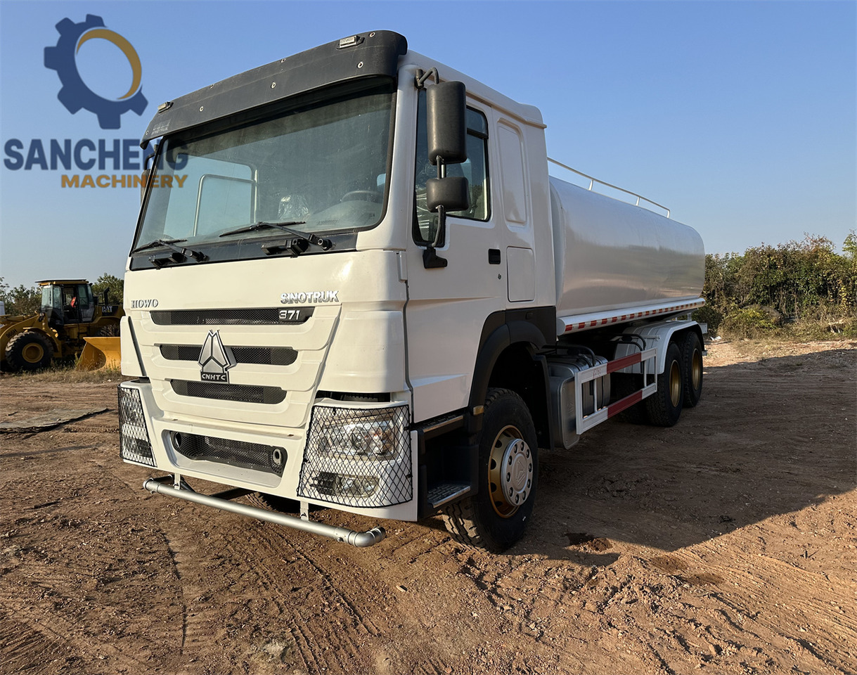SINOTRUK HOWO 370HP 6x4 Water Tank Truck - Грузовик-цистерна: фото 1 SINOTRUK HOWO 370HP 6x4 Water Tank Truck - Грузовик-цистерна: фото 1
