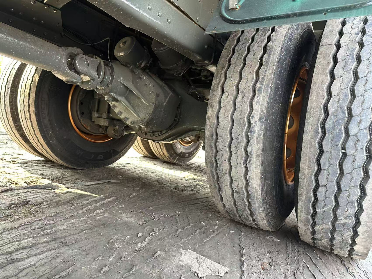 SINOTRUK HOWO 420hp 8x4 fence truck - Грузовик бортовой/ Платформа: фото 5 SINOTRUK HOWO 420hp 8x4 fence truck - Грузовик бортовой/ Платформа: фото 5