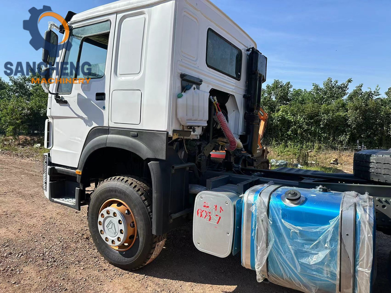 SINOTRUK HOWO Truck Head 371hp - Тягач: фото 2 SINOTRUK HOWO Truck Head 371hp - Тягач: фото 2