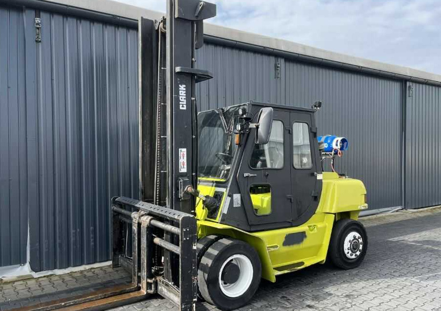 Clark SF70L - Газовый погрузчик: фото 1 Clark SF70L - Газовый погрузчик: фото 1