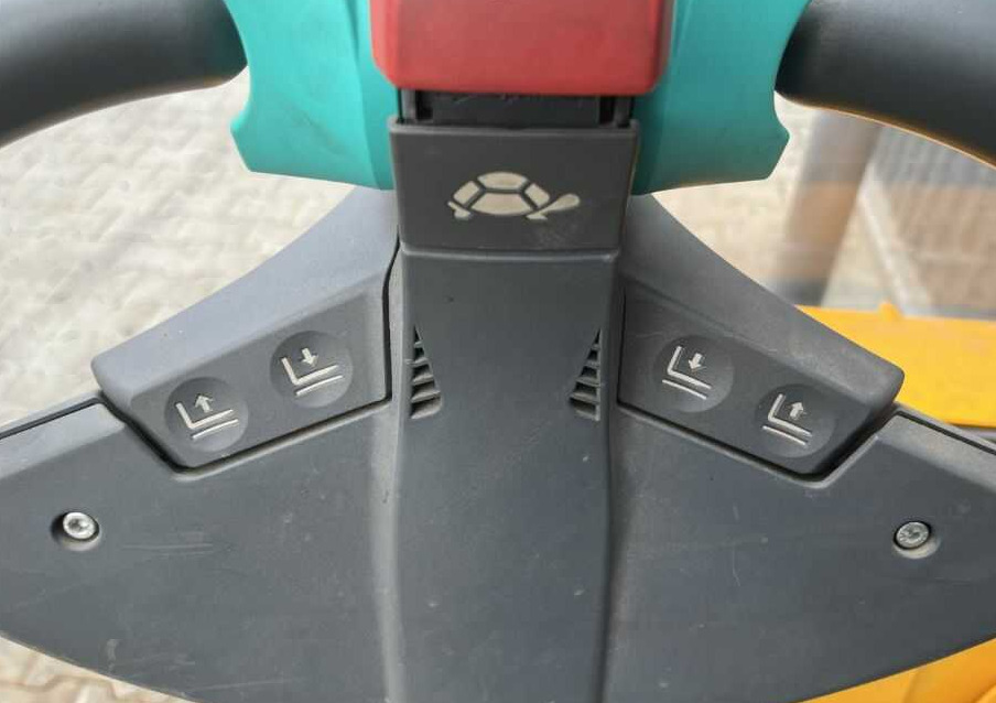 Штабелер Jungheinrich EJC110: фото 9 Штабелер Jungheinrich EJC110: фото 9