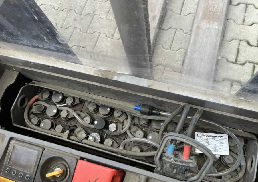 Штабелер Jungheinrich EJC110: фото 6 Штабелер Jungheinrich EJC110: фото 6