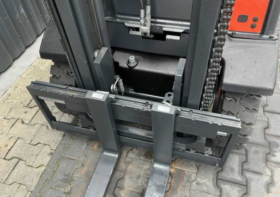 Газовый погрузчик Linde H25T-02: фото 8