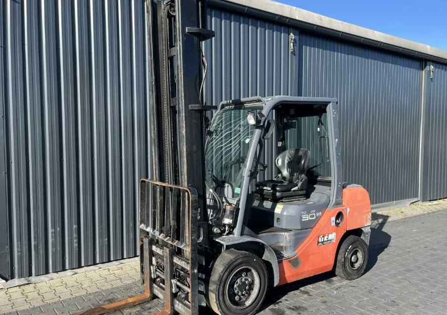 Toyota 8FDF30 - Дизельный погрузчик: фото 1 Toyota 8FDF30 - Дизельный погрузчик: фото 1