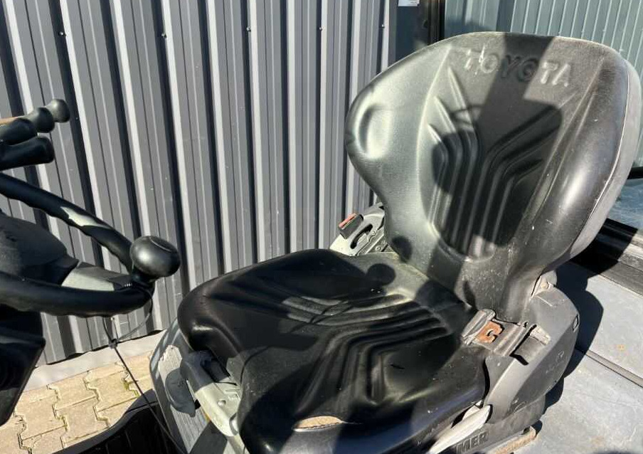 Toyota 8FDF30 - Дизельный погрузчик: фото 5 Toyota 8FDF30 - Дизельный погрузчик: фото 5