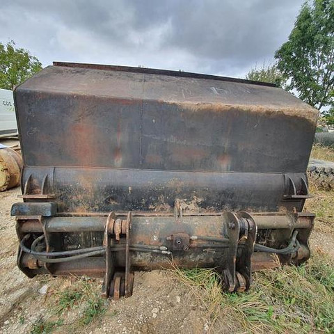 Ковш для погрузчика Liebherr L50 L70: фото 6