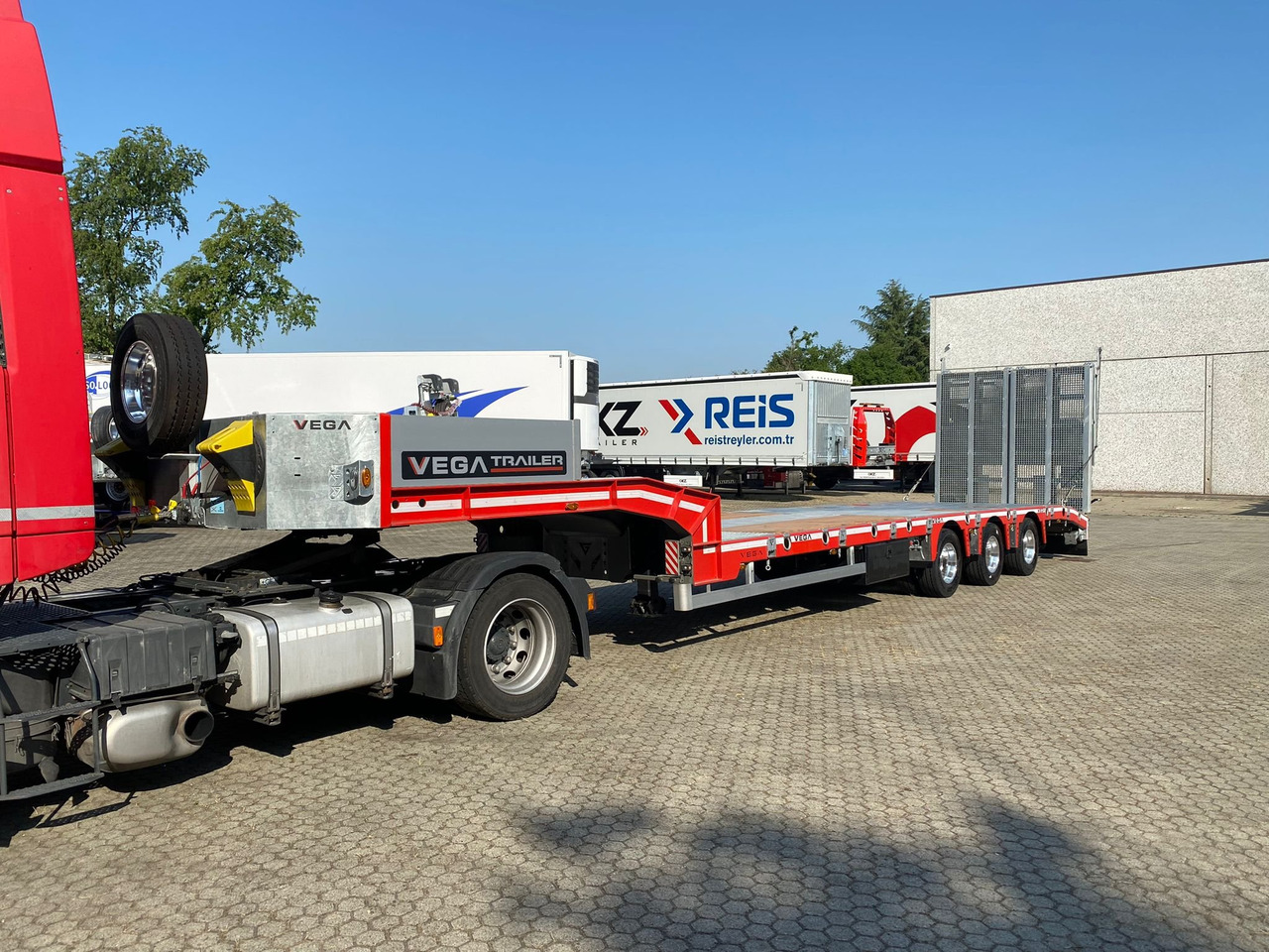 3 AXLE LOWBED (VEGA ITALIANO) - Низкорамный полуприцеп: фото 2 3 AXLE LOWBED (VEGA ITALIANO) - Низкорамный полуприцеп: фото 2