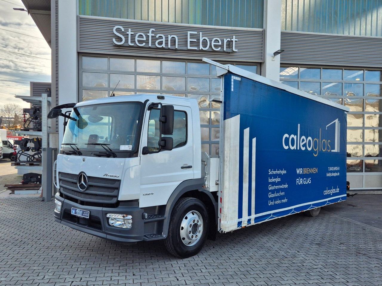 Mercedes-Benz Atego 1324 L Glaswand Heckkran PK10002 SH Funk - Грузовик, Автоманипулятор: фото 1 Mercedes-Benz Atego 1324 L Glaswand Heckkran PK10002 SH Funk - Грузовик, Автоманипулятор: фото 1