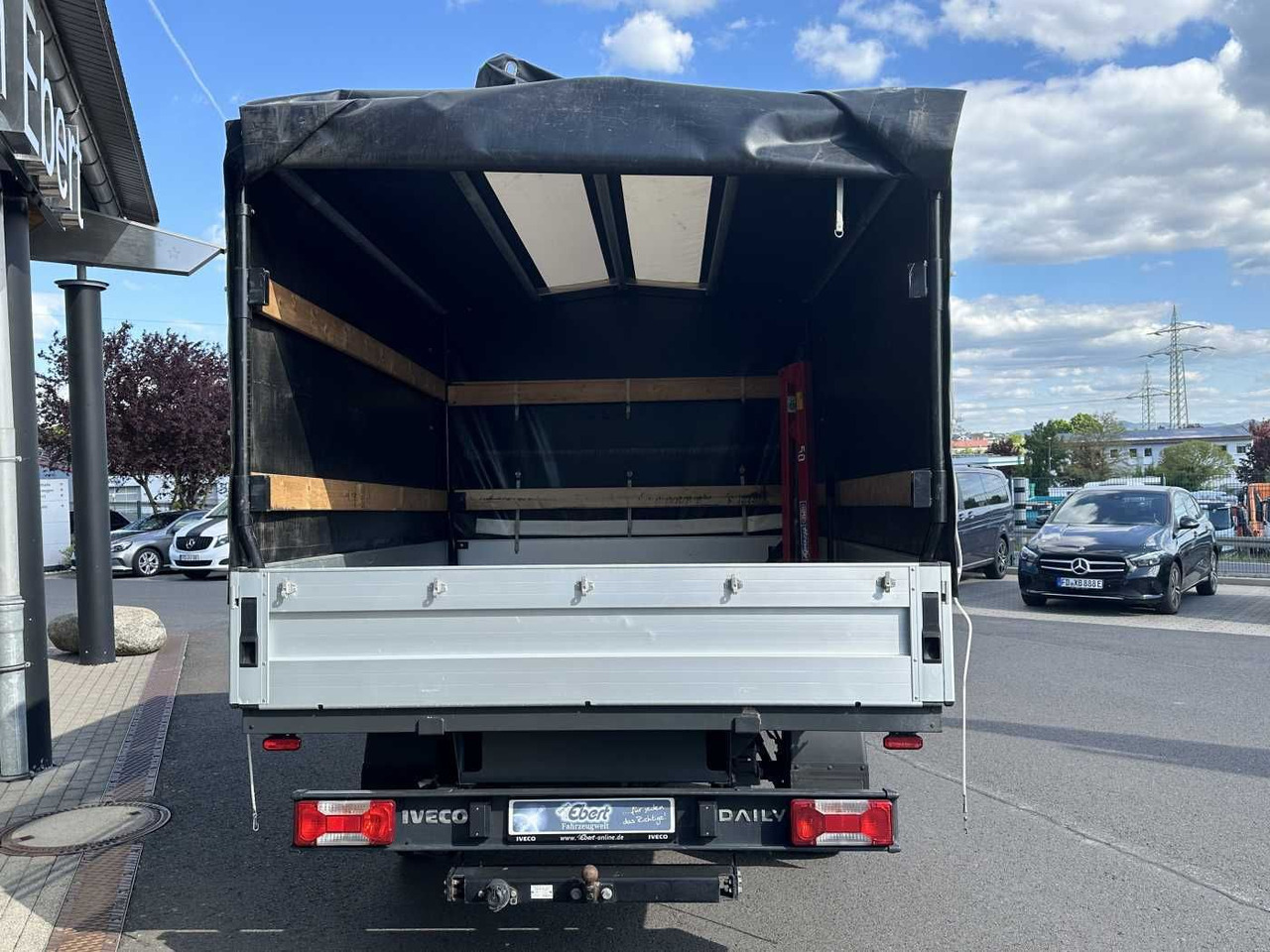 Iveco Daily 35S14 Pritsche+Plane *AHK*Ladekran*7-Sitze - Малотоннажный бортовой грузовик: фото 4 Iveco Daily 35S14 Pritsche+Plane *AHK*Ladekran*7-Sitze - Малотоннажный бортовой грузовик: фото 4