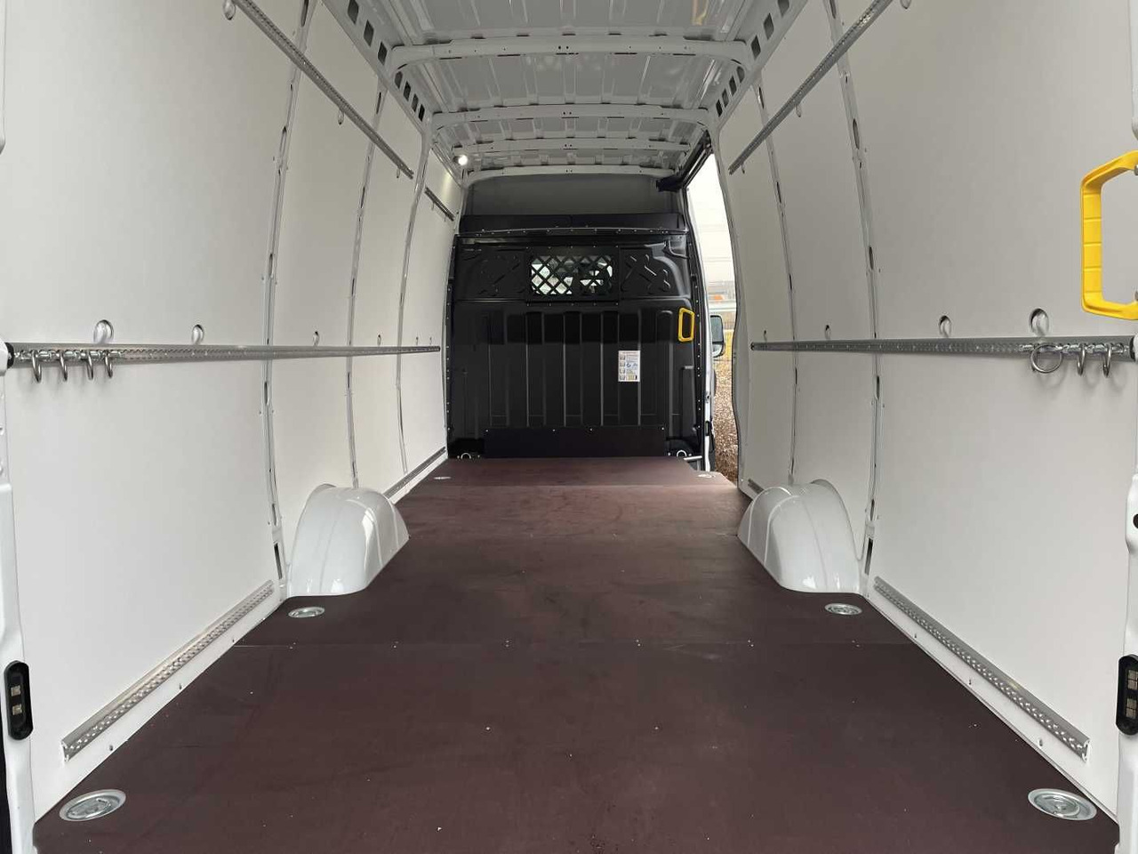 Цельнометаллический фургон Iveco Daily 35S16V *Klima*R4.100mm*: фото 6 Цельнометаллический фургон Iveco Daily 35S16V *Klima*R4.100mm*: фото 6