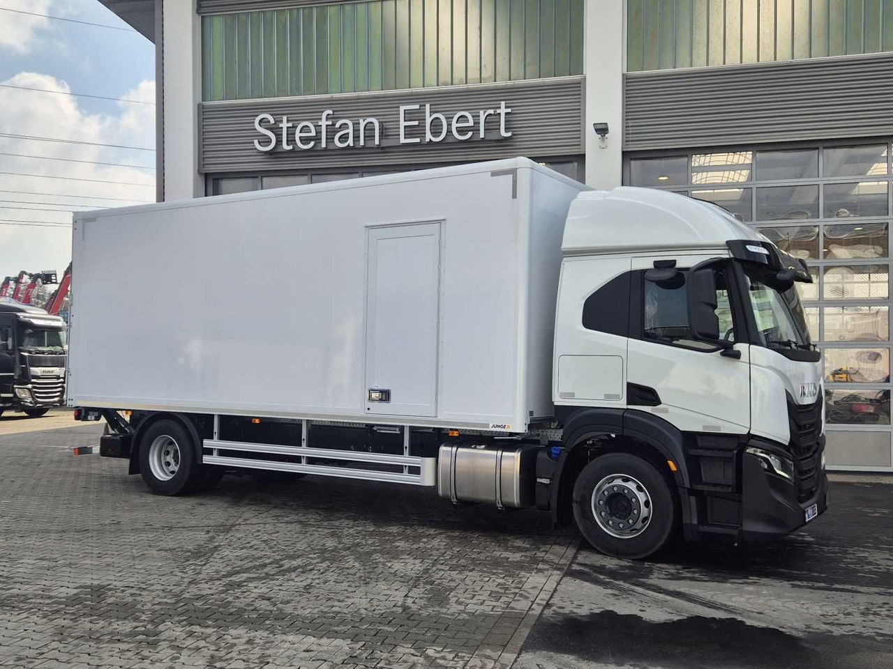 Iveco S Way AT190S40/P LBW Tür AHK Navi Bett - Грузовик с закрытым кузовом: фото 3 Iveco S Way AT190S40/P LBW Tür AHK Navi Bett - Грузовик с закрытым кузовом: фото 3