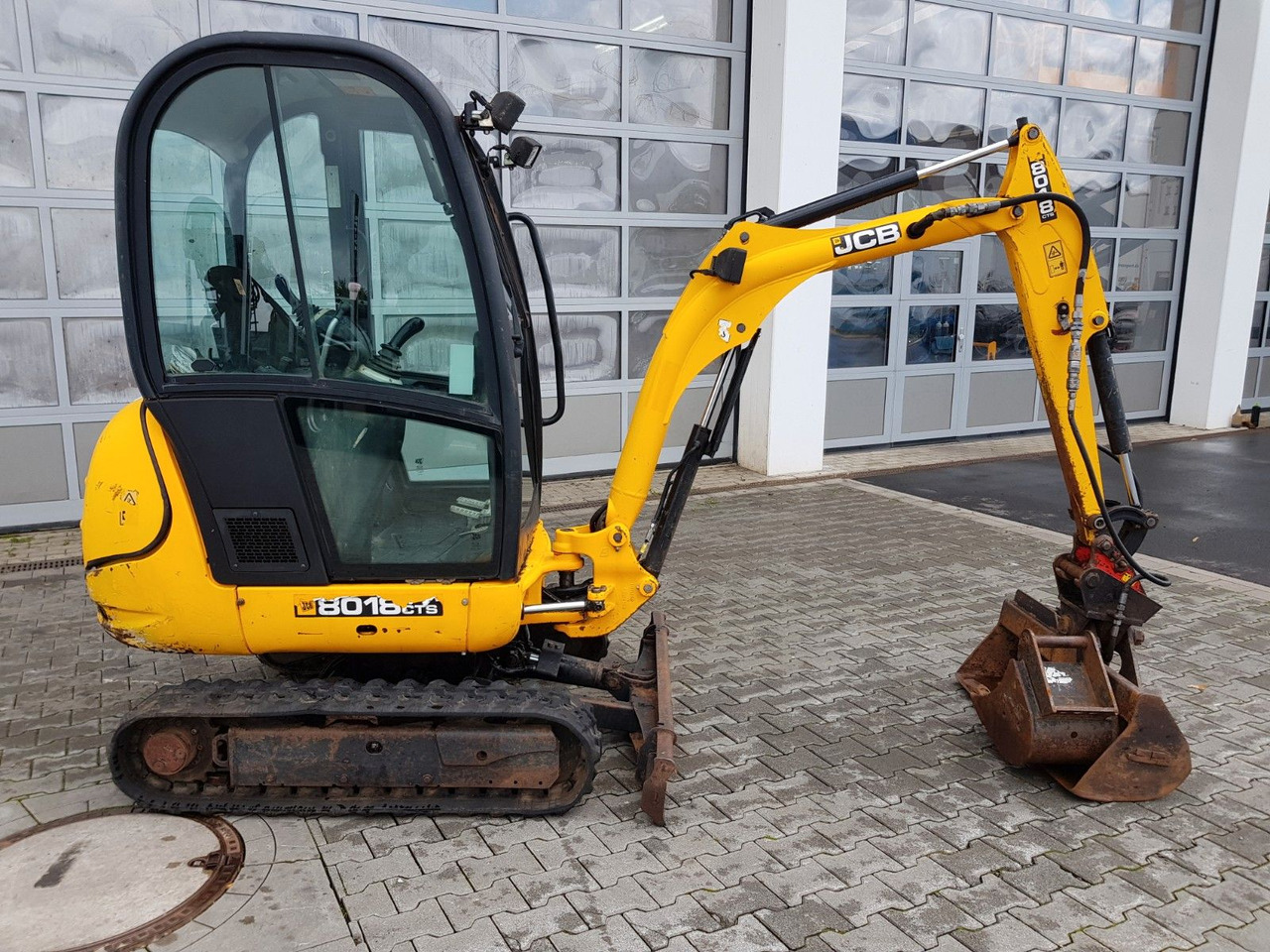 JCB 8018 / 3.420h / hydrl. Grabenräumer / Tieflöffel - Мини-экскаватор: фото 2 JCB 8018 / 3.420h / hydrl. Grabenräumer / Tieflöffel - Мини-экскаватор: фото 2