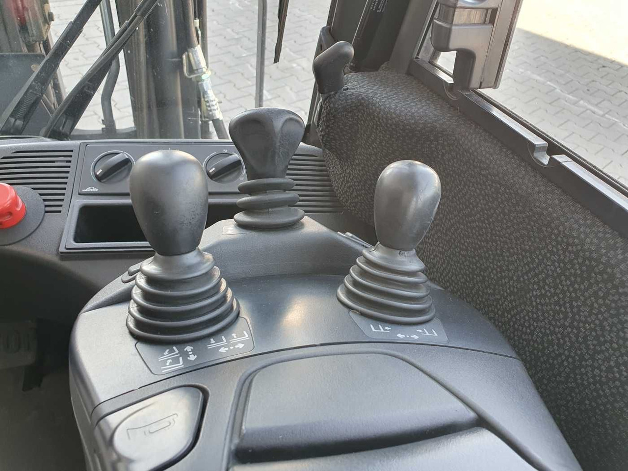 Электропогрузчик Linde E14 - 01 / Triplex: 4.10m! / SS / nur 2.899h!: фото 13 Электропогрузчик Linde E14 - 01 / Triplex: 4.10m! / SS / nur 2.899h!: фото 13