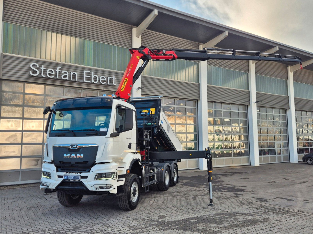 MAN TGS 28.510 6x4-4 BL Palfinger PK24.001 Funk AHK - Самосвал, Автоманипулятор: фото 1 MAN TGS 28.510 6x4-4 BL Palfinger PK24.001 Funk AHK - Самосвал, Автоманипулятор: фото 1